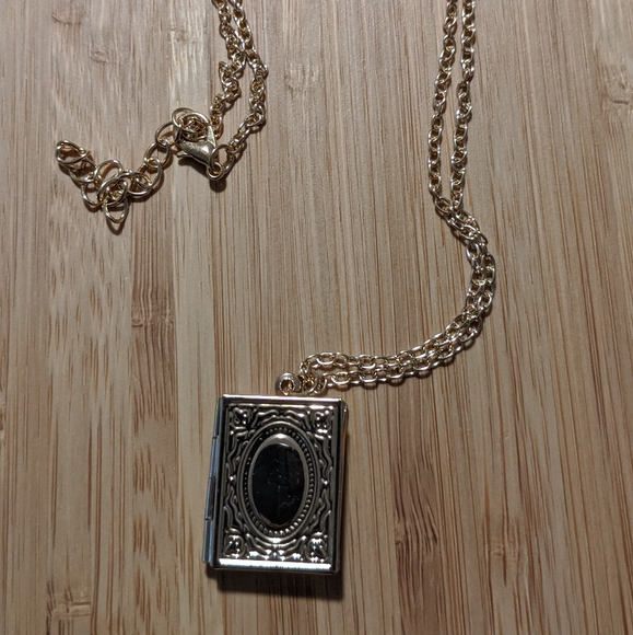 Locket Necklace - Picture 1 of 3